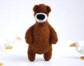 Dark brown bear, brooch