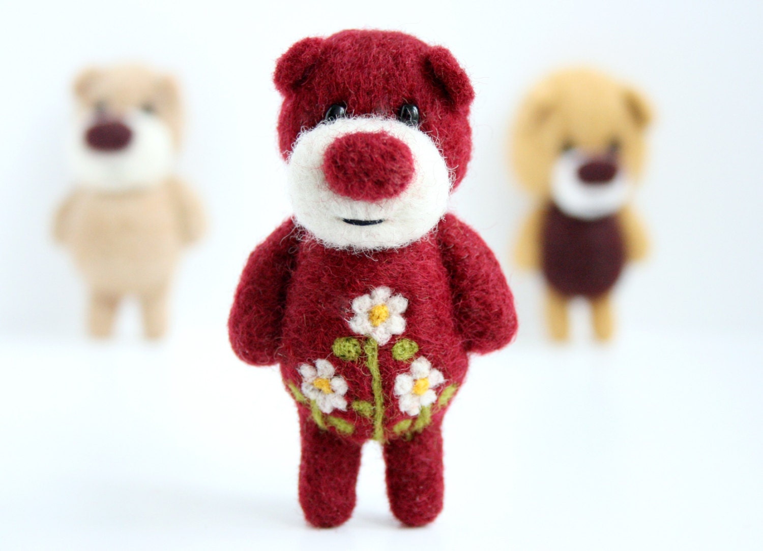 Burgundy oxblood red pocket bear with cammomiles - unpetitours Burgundy oxblood red pocket bear with cammomiles - unpetitours