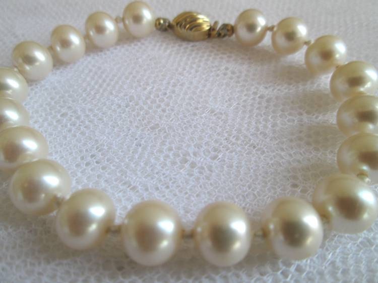 Vintage Marvella Knotted Pearl Bracelet