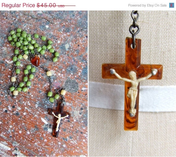 25% OFF FLASH SALE Vintage 1960s beaded rosary necklace