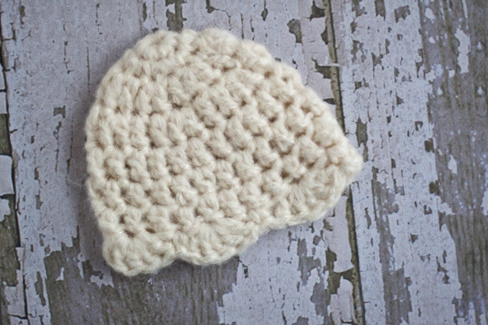 cream scallop newborn hat