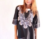 JALISCO 80s Black and White Floral Embroidered Ethnic Tunic Blouse