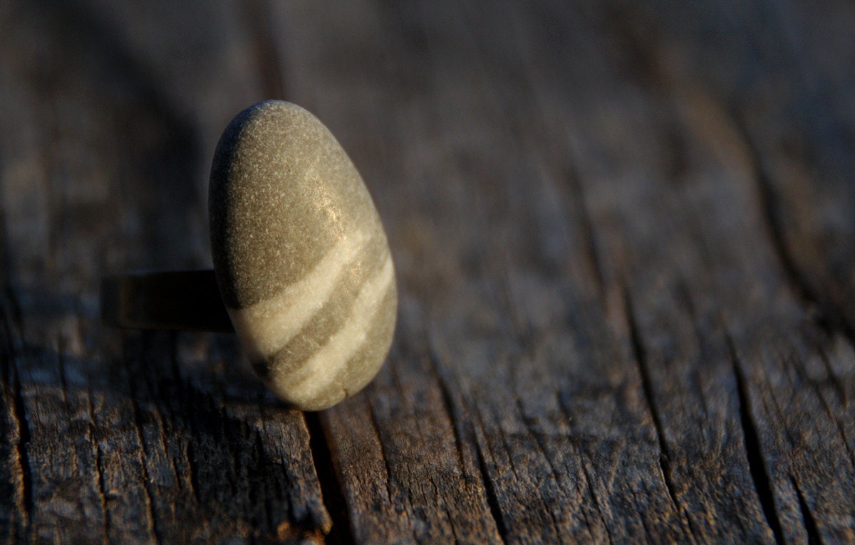 Pebble adjustable ring