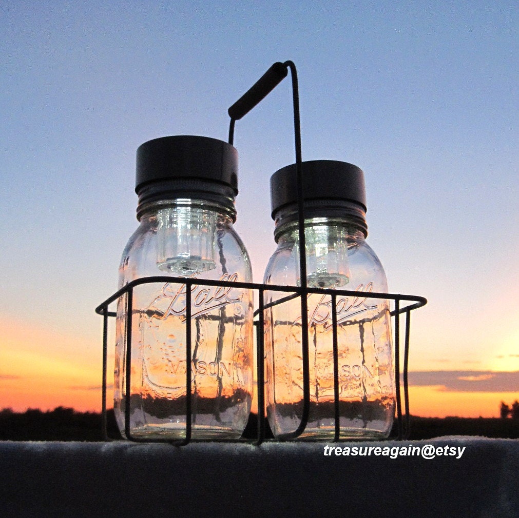 Solar Lights in Bottle Carrier, Ball Mason Jar Clear Glass Lanterns, Antique Dairy Basket Outdoor Country Lights Solar Mason Jars