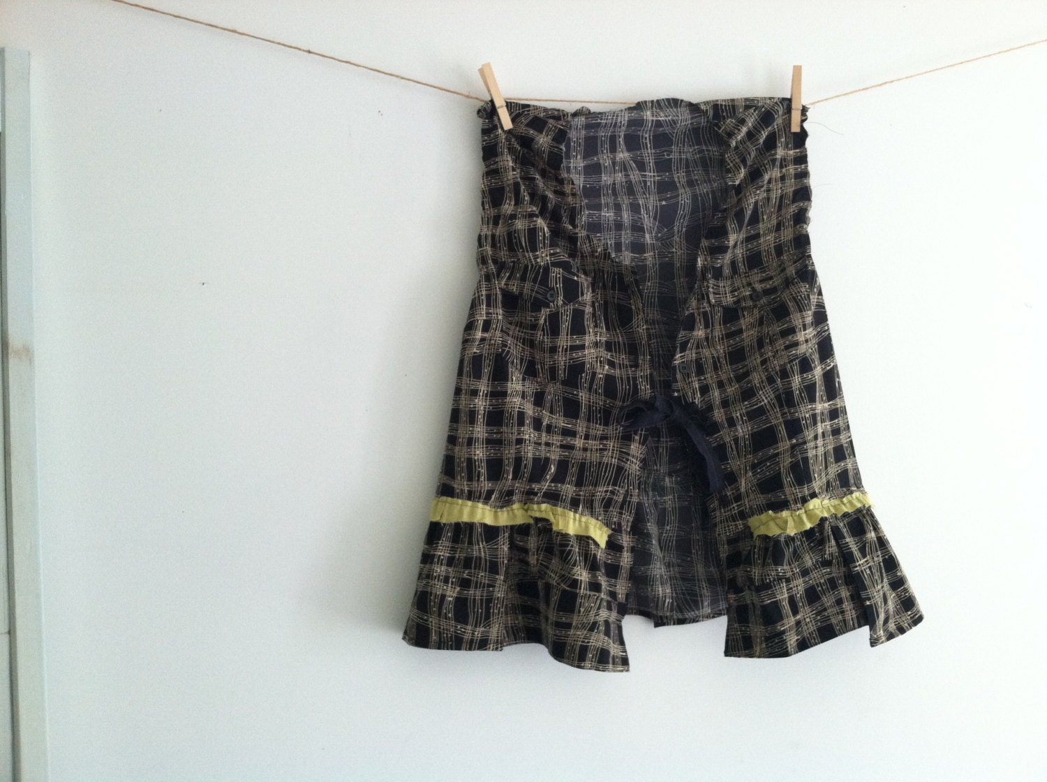 reconstructed ruffled top geometric neon size Large to XL Tie vest top aline shape black and cream soft blend fabric