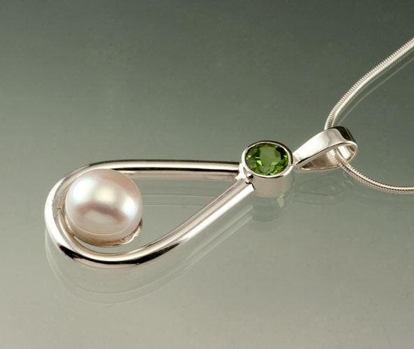 Geniune Fresh Water Button Pearl and Peridot Sterling Silver Pendant teardrop