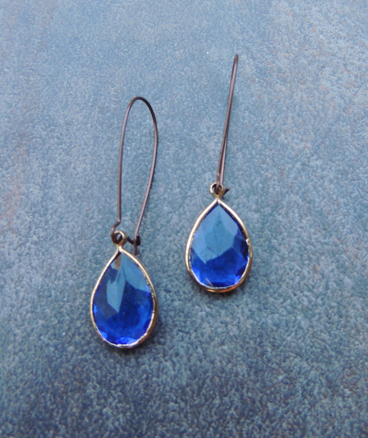 Blue earrings, Blue lucite earrings, Blue faceted earrings, Blue dangle earrings, Vintage blue earrings, Rosalyn