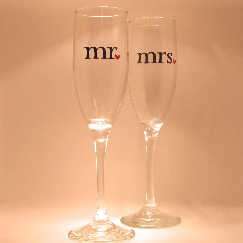 Wedding Toasting Flutes / mr and mrs