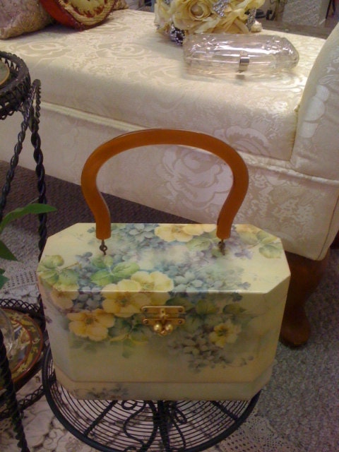 1980 marked Yasund floral box purse with lucite handle