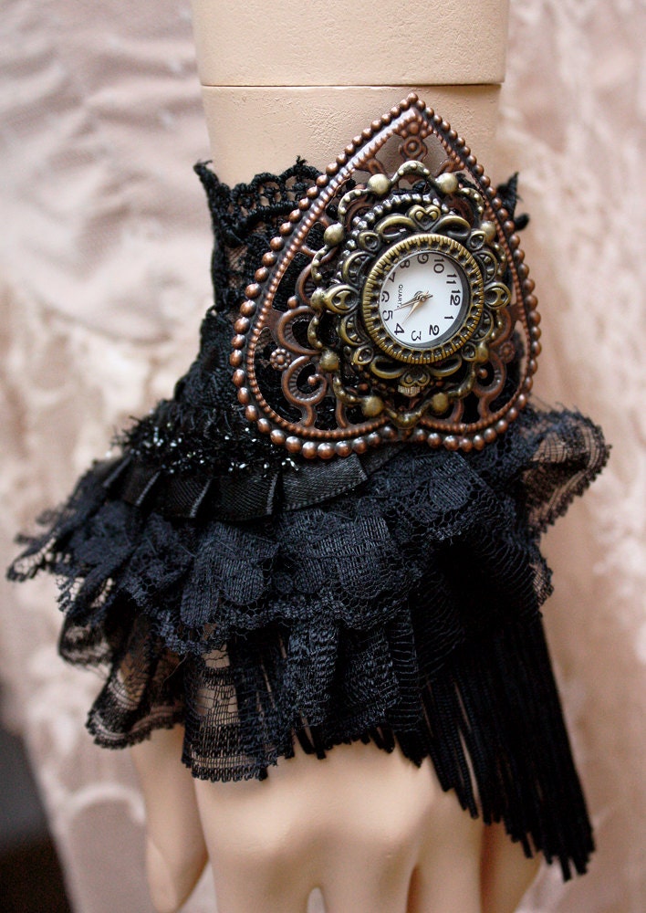 Retro Glamour gothic watch cuff