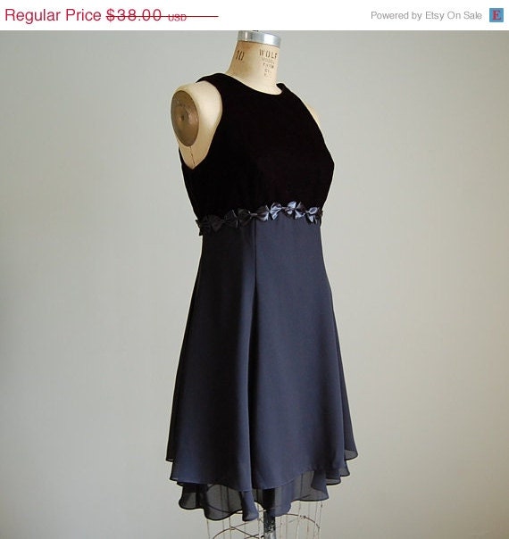 25 % OFF SALE 1990s baby doll open back dress