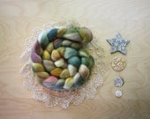 Hand Dyed Roving / Pine Moss Green Berry / "Vignoble" / Corriedale Wool 4.05 oz