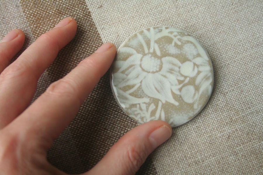 Brooch or badge with Australian flannel flower design - ceramic white and tan