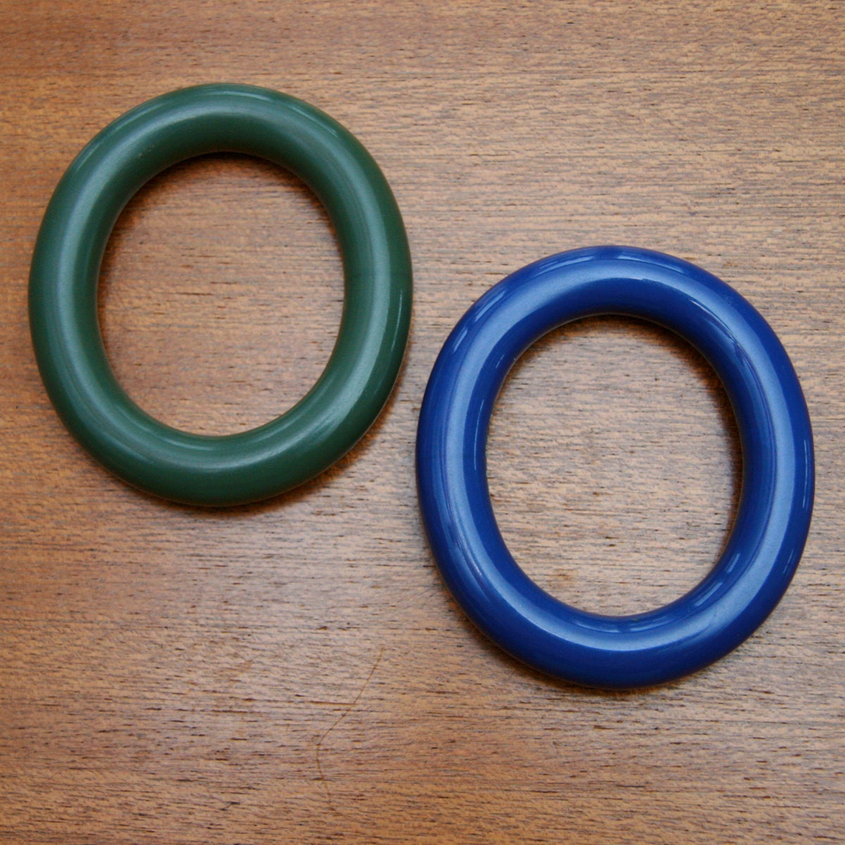 Vintage 80s Set of Two Oval Plastic Liz Claiborne Bangle Bracelets