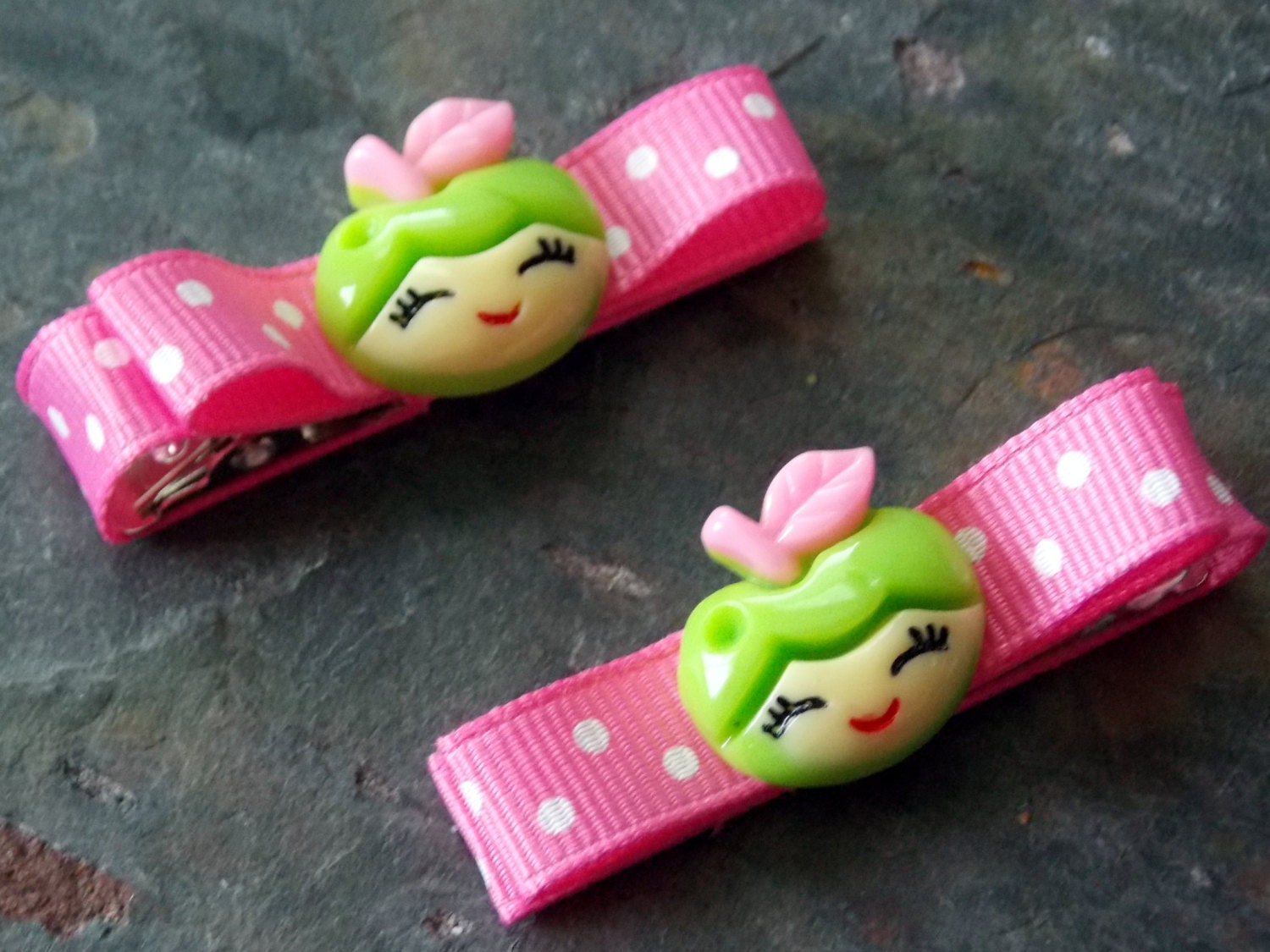 Clippies - Smiley Apple Girl Clippies - Hair Clips - Barrettes - Hairclips -Pink (Set of 2)