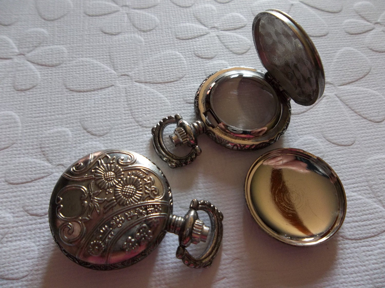 NEW: Mini Fillable Steampunk & Vintage Style Antiqued Silver Pocket Watch Case Locket w Clear Inside Compartment for Your Treasures - Qty 1