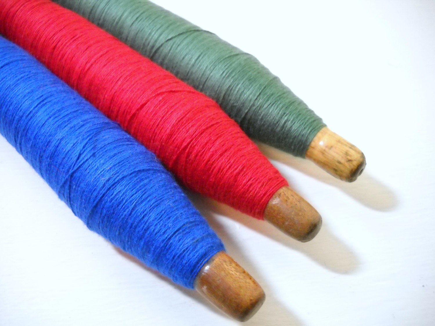 Rustic Textile Wooden Spindle Bobbins with Thread Green Red Blue
