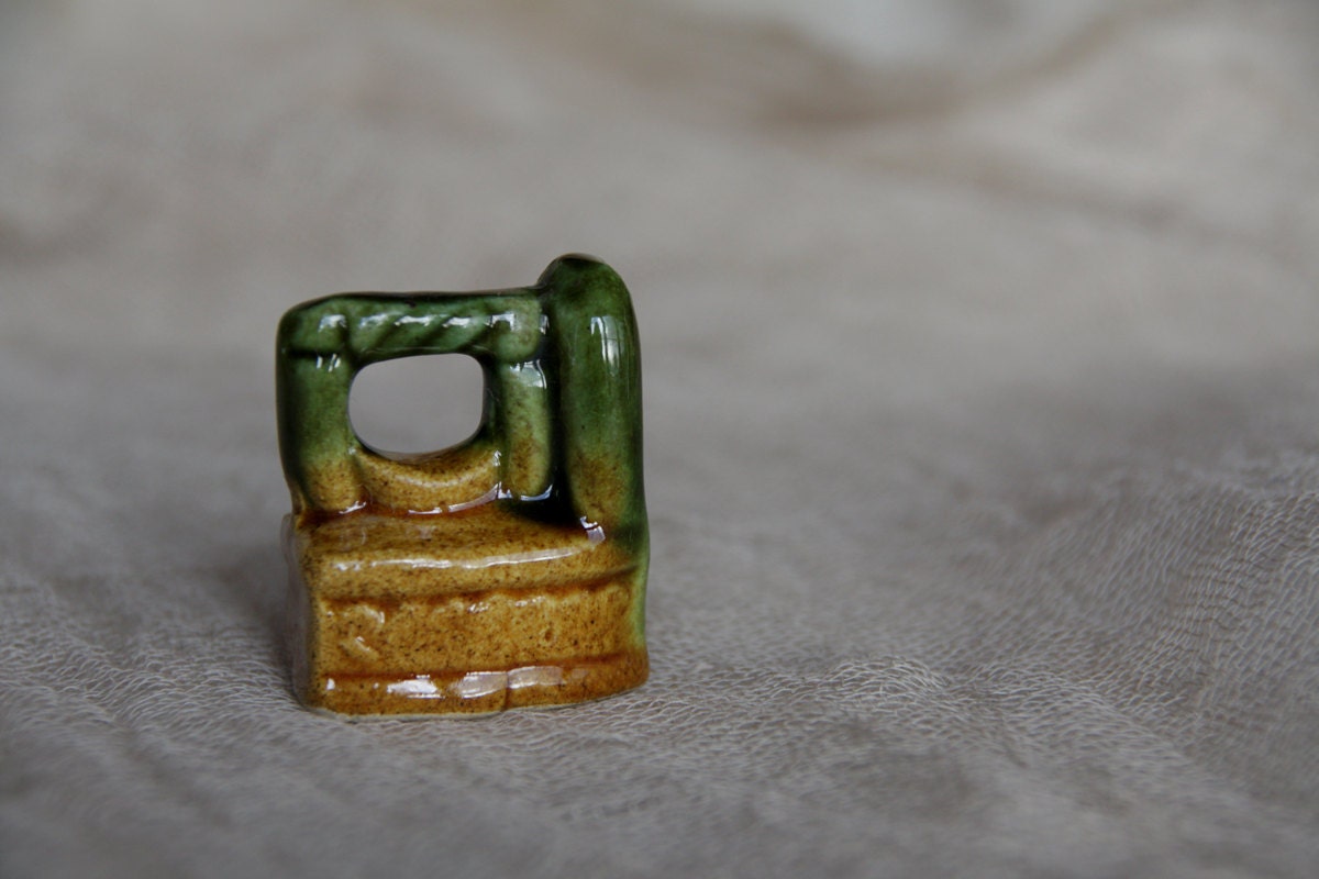 Miniature ceramic iron - Toy ceramic iron