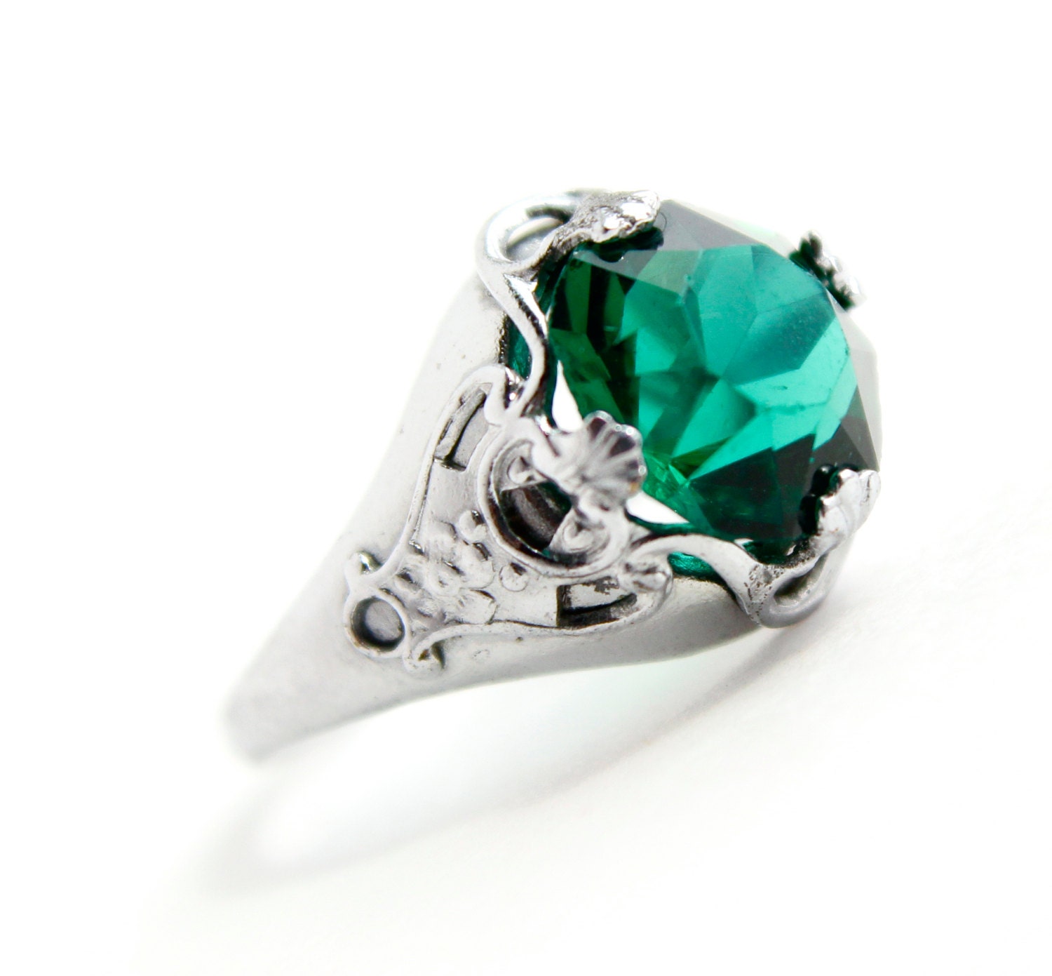 Antique Art Deco Silver Tone Emerald Green Ring -  Vintage Size 4 Rhinestone Glass Stone Costume Jewelry  /  1940s Claw Set Ring