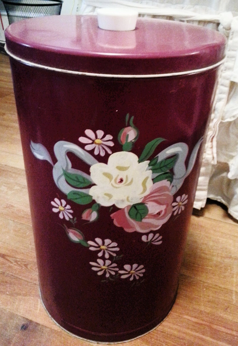 Vintage Tole Hat Container Hamper