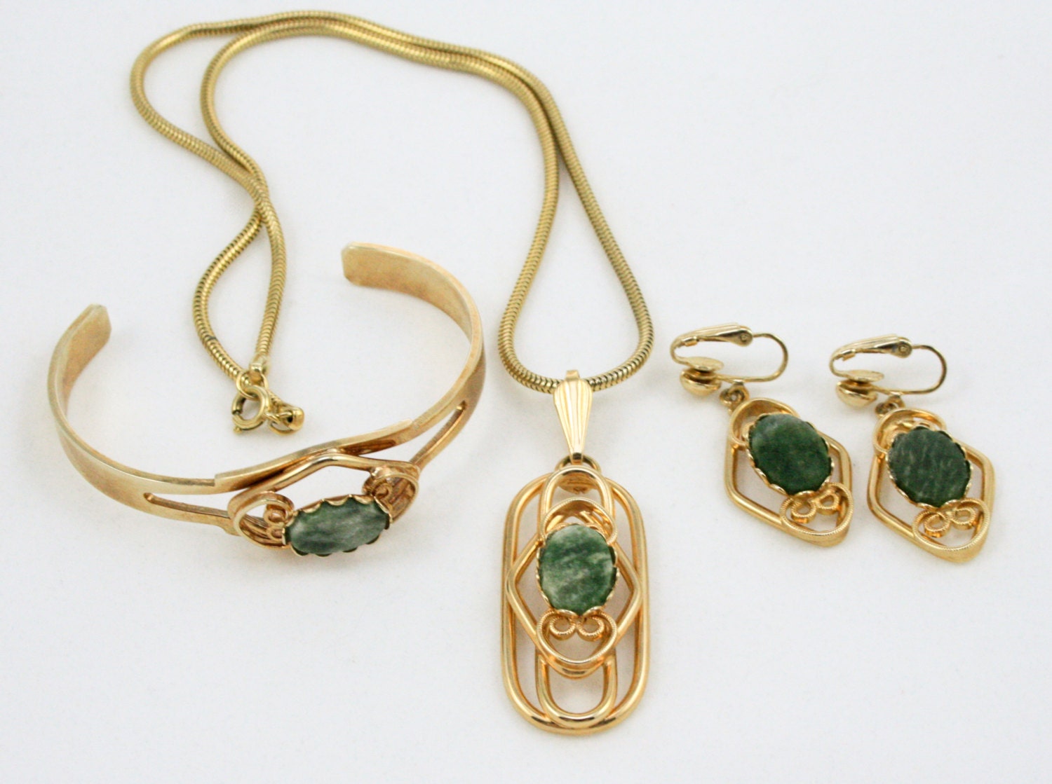 Vintage 1970s Jade Necklace, Earrings and Bracelet Set