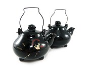 Vintage salt and pepper shakers - black teapots