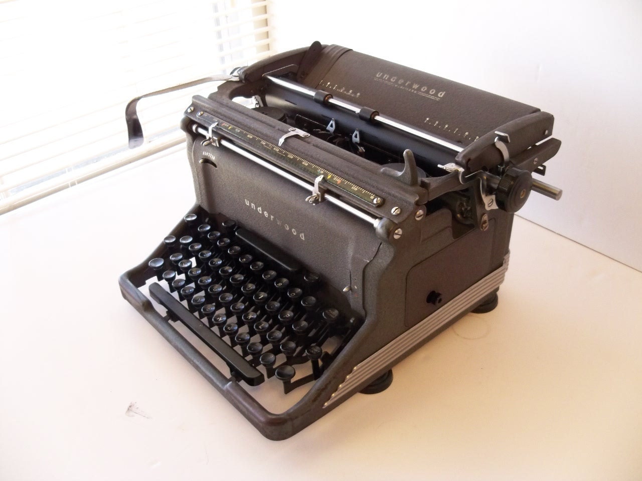 Underwood Typewriter sx 100 with Chrome Trim made in the USA Vintage Mid Century