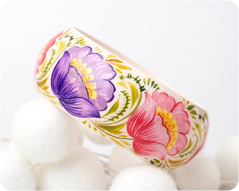 Fiori Di Primavera bracelet. Hand Painted Jewelry. Flowers Bangle Bracelet. Floral fashion. Bright pastel colors. Average