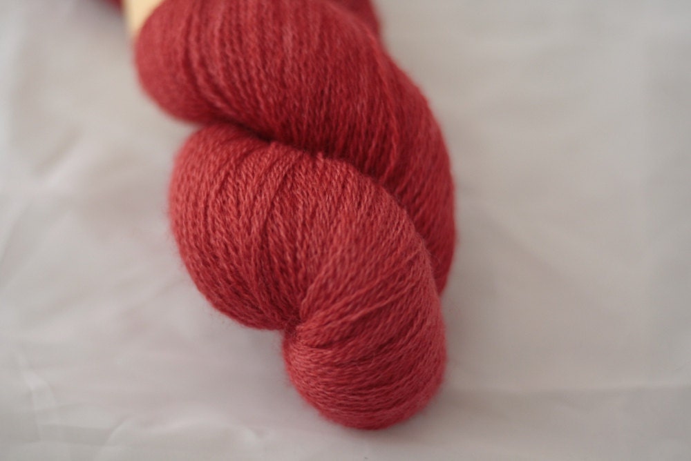Hopeasäie WooLace, Rakas