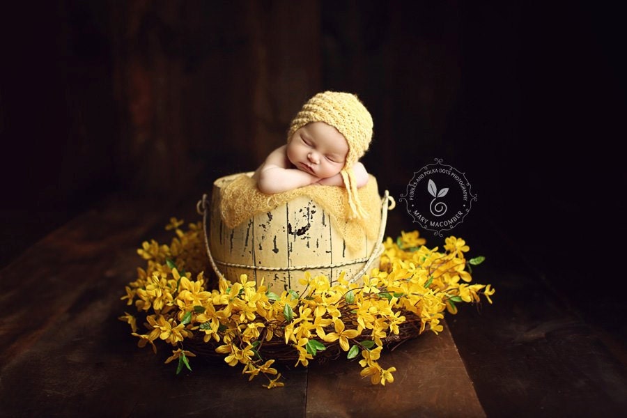 newborn knitted bonnet - photography prop - yellow