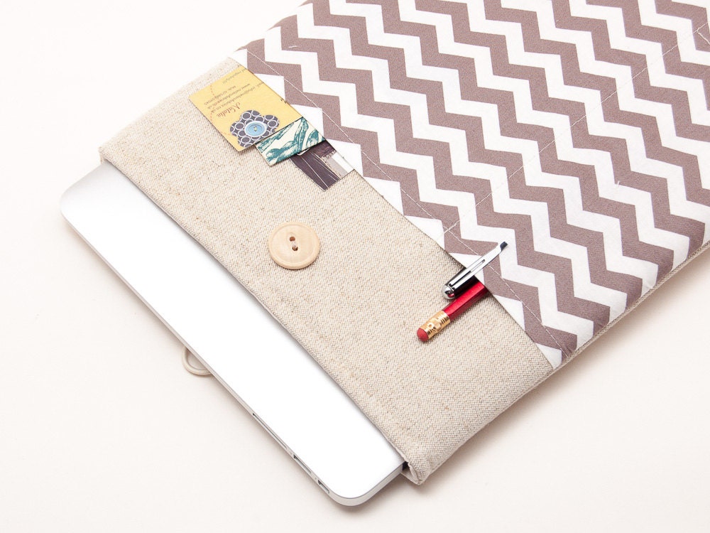 13 inch Macbook Pro case. Linen macbook 13 case with chevron pocket . macbook case padded. Custom orders available