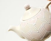 Chevron teapot with a twist of dainty