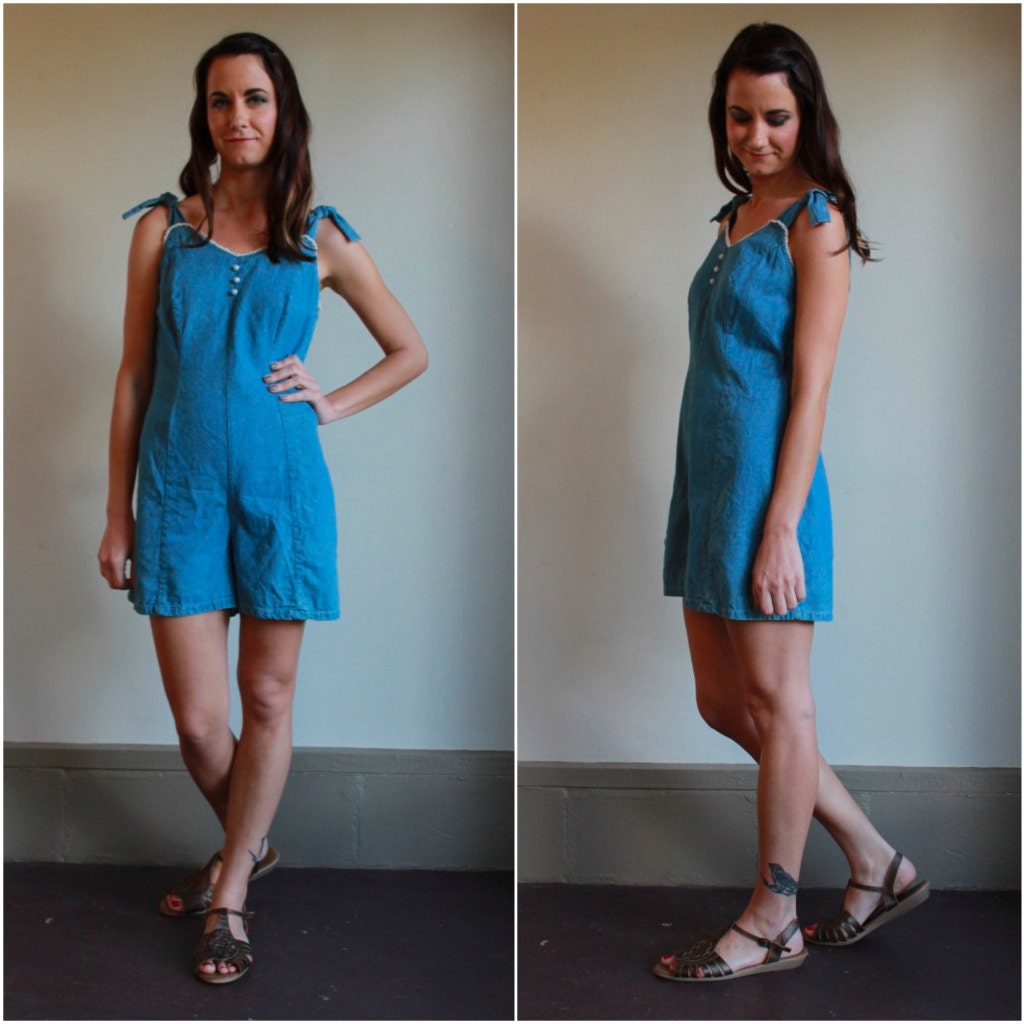 Denim Romper  /  Jean Playsuit  /  Shorteralls  /  Adjustable Straps Pearl Button Lace Bust Shorts  /  Vintage 90s  /  Medium M