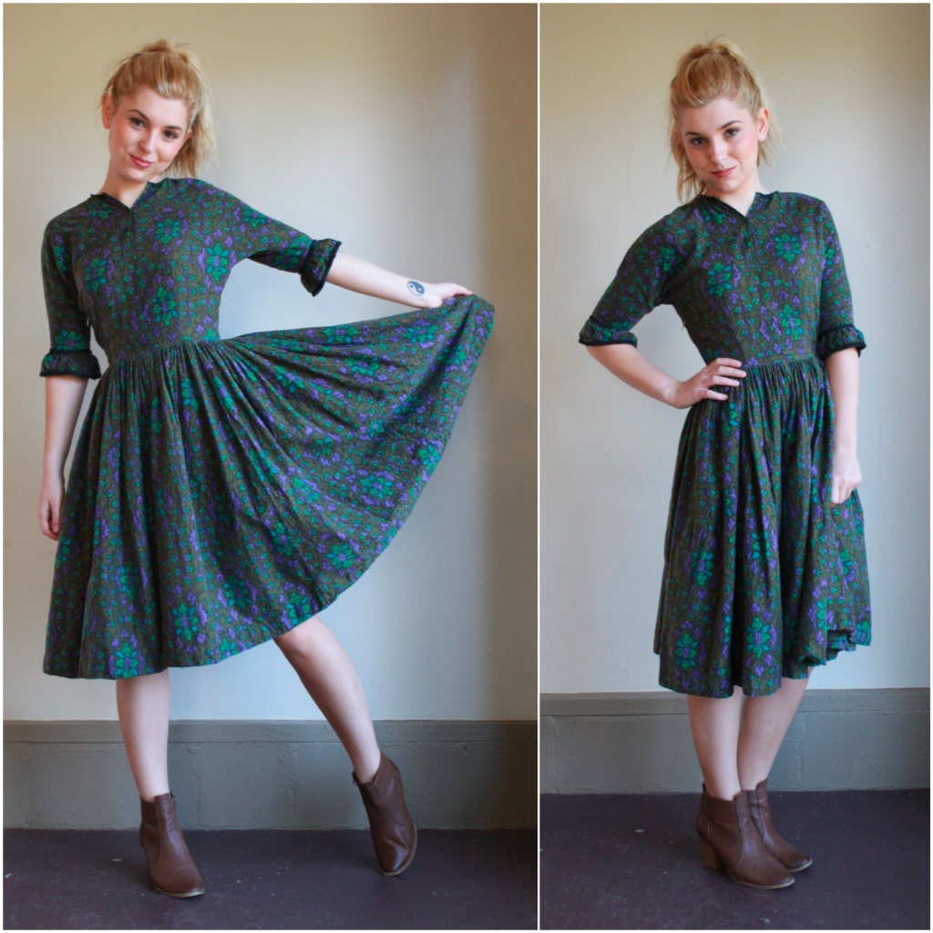 Vintage 50s Dress  /  1950s Day Dress  /  Retro Floral Print  /  Extra Small XS
