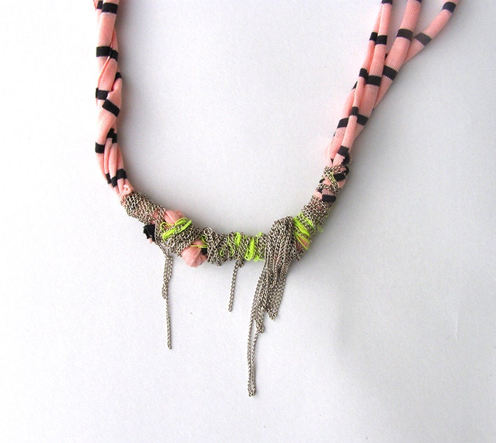 Stripe necklace with silver chain knot neon thread