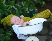Pea Pod newborn photo prop