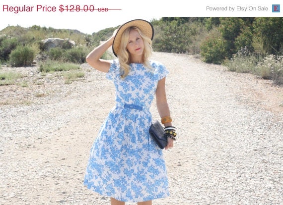 20% Off MEMORIAL DAY SALE Vtg 1950s 50s Blue Floral Full Skirt Dress w/ Matching Waist Belt M