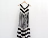 Vintage Black and White Sun Dress / 1980s Trapeze Dress