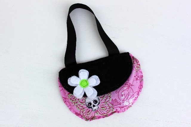 Purse I Spy Bag Travel Toy, Eye spy, Search and Find Quiet Play Toy Pink Green Black butterfly skull Flower