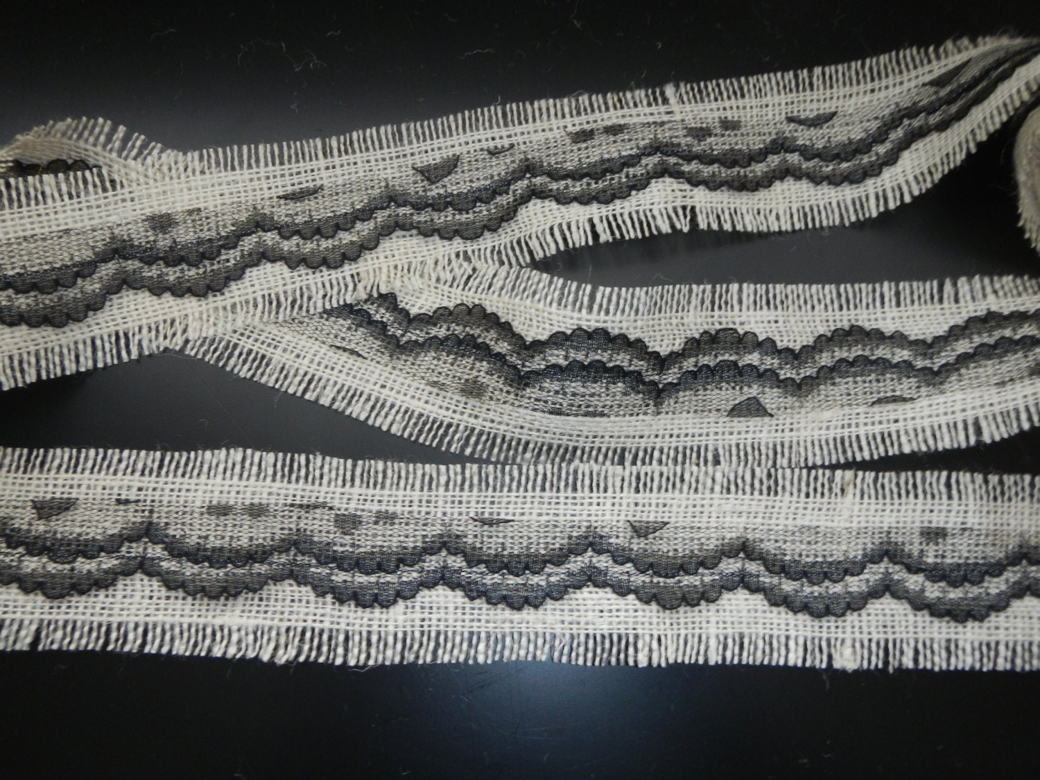 Burlap and Lace Ribbon, Black Lace and Oyster Frayed Burlap Ribbon, Use for Wedding, Shower, Party, Home Decor, Crafting