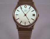 Vintage 1986 Timex Q Quartz Retro Style Men's Watch W/Sweep Second Hand & Date Window in Goldtone W/Original Gold Expansion Band