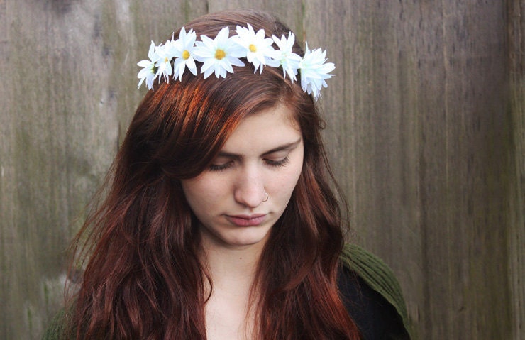 Daisy Crown - EDC Daisy Headband, White Daisy Hair Wreath, Hippie Headband, Hipster, Bonnaroo, Festival Wear, Boho, Sasquatch, Beach