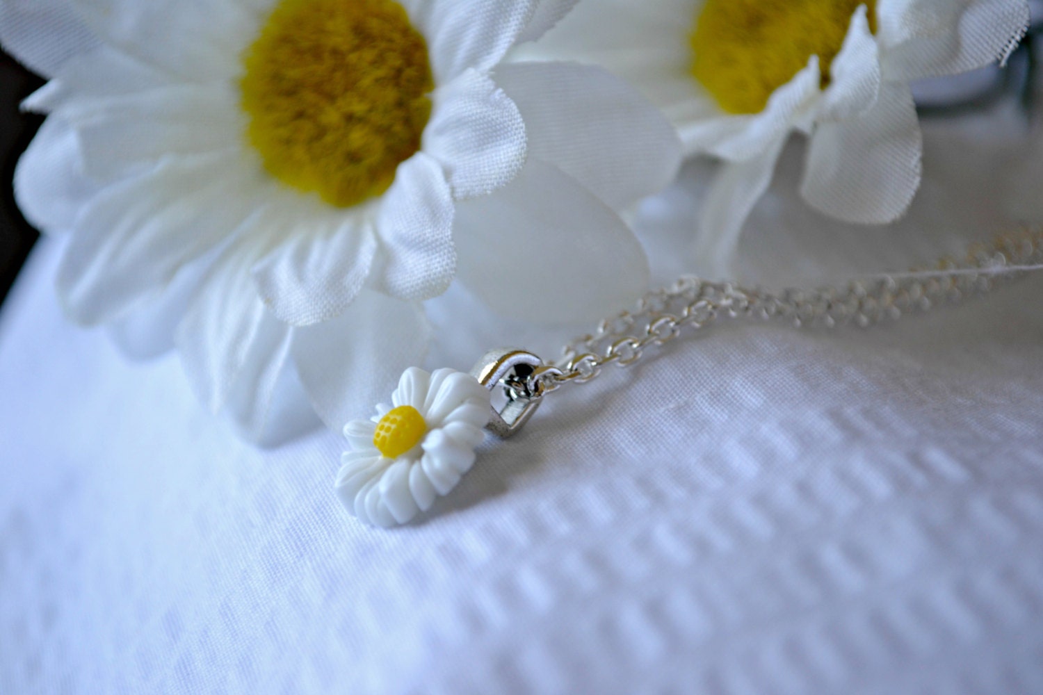 White and Yellow Daisy Cabochon Necklace