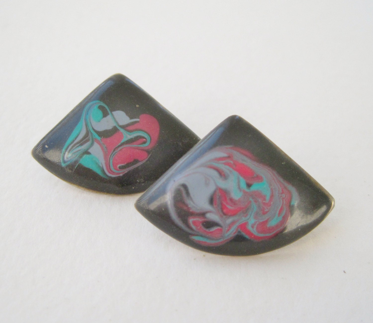 Vintage 80s Rocker Retro Silvertone Silver Tone Dark Charcoal Gray Teal Pink Lavender Swirled Marbled Enamel Geometric Triangle Earrings