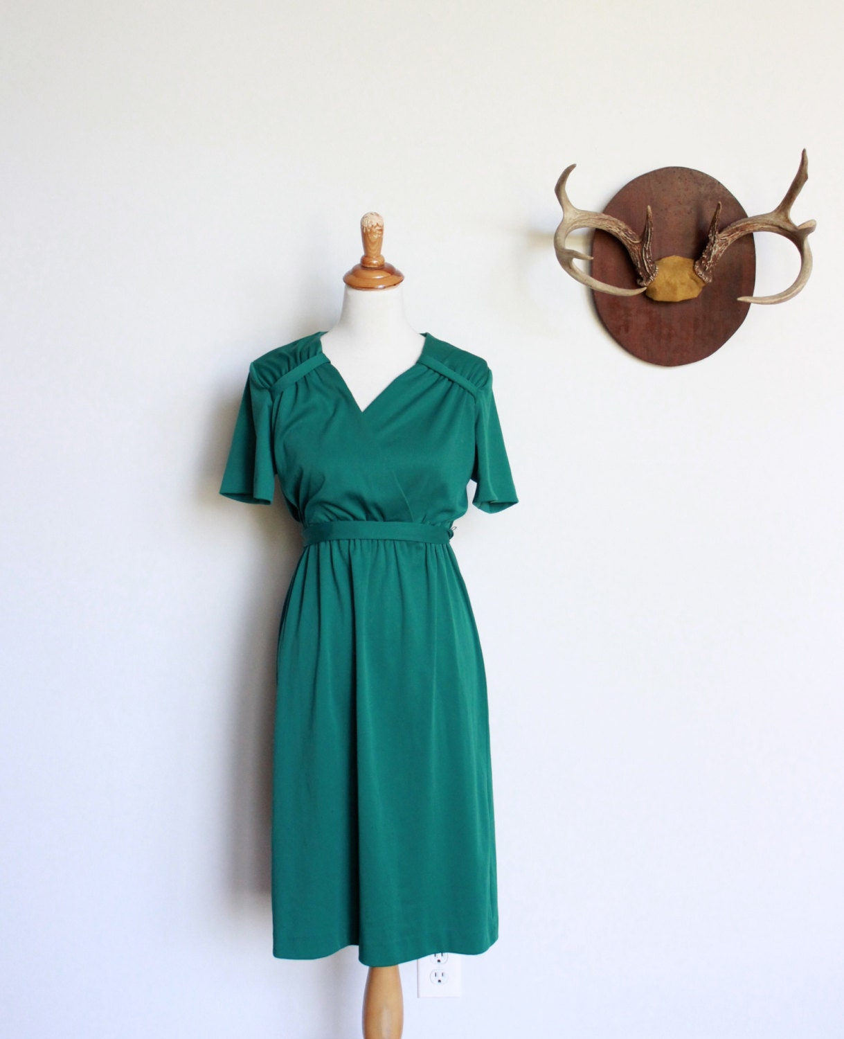 Vintage Day Dress in Green //  V-Neck Dress with Full Skirt