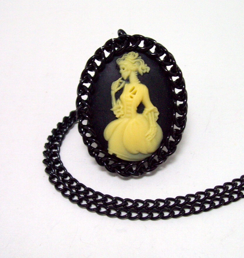 Gothic, necklace, zombie, jewelry, cameo, horror, skeleton.