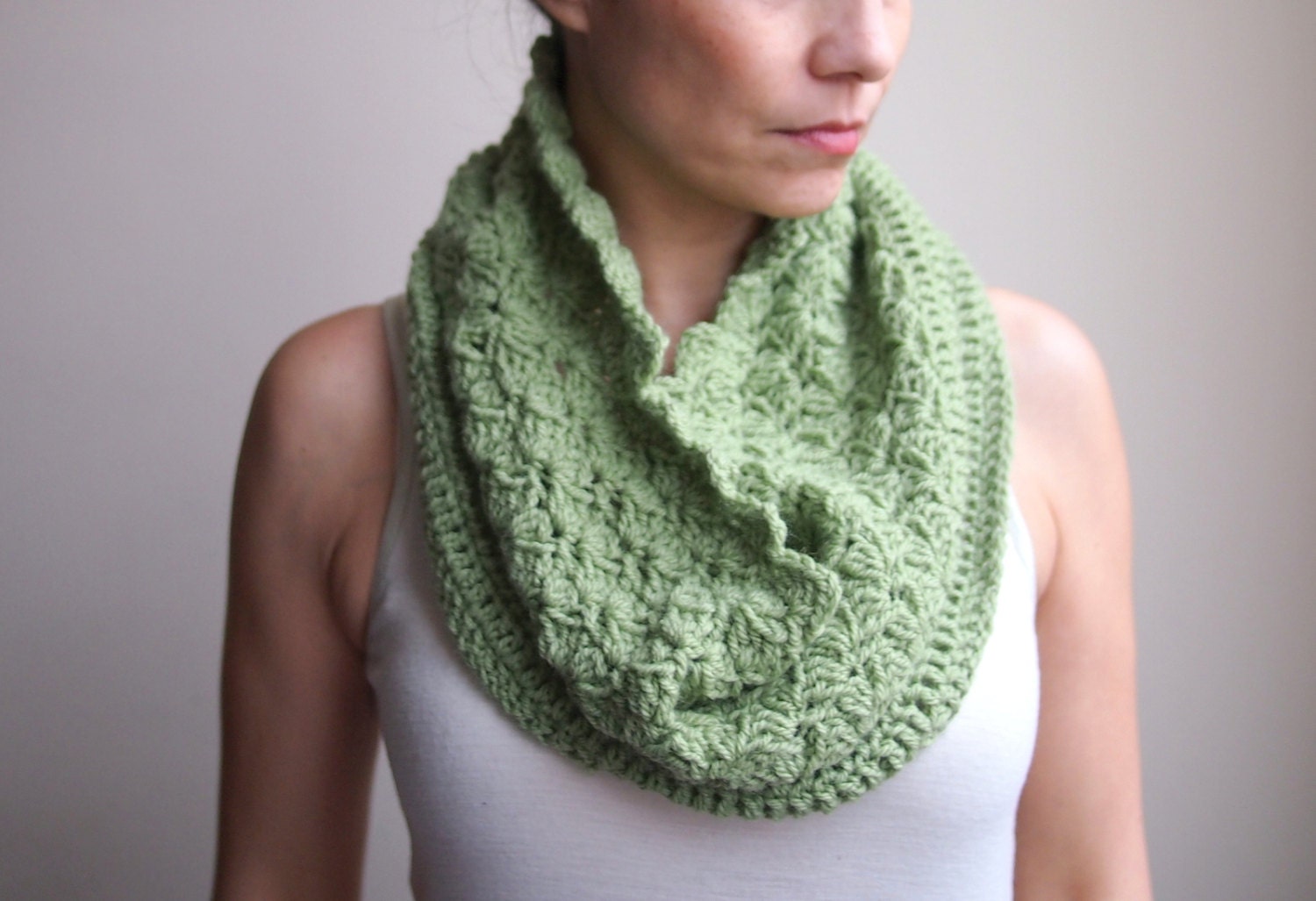 Infinity scarf  loop circle doble face scoodie neckwarmer green wrap - Accessorise