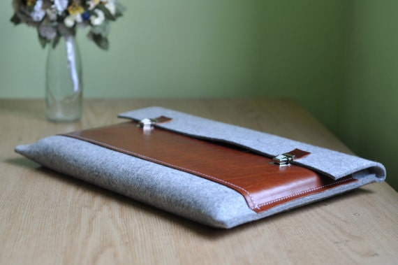 MacBook case, MacBook Pro case, Macbook sleeve, Laptop case for all models - Light grey felt and dark brown leather