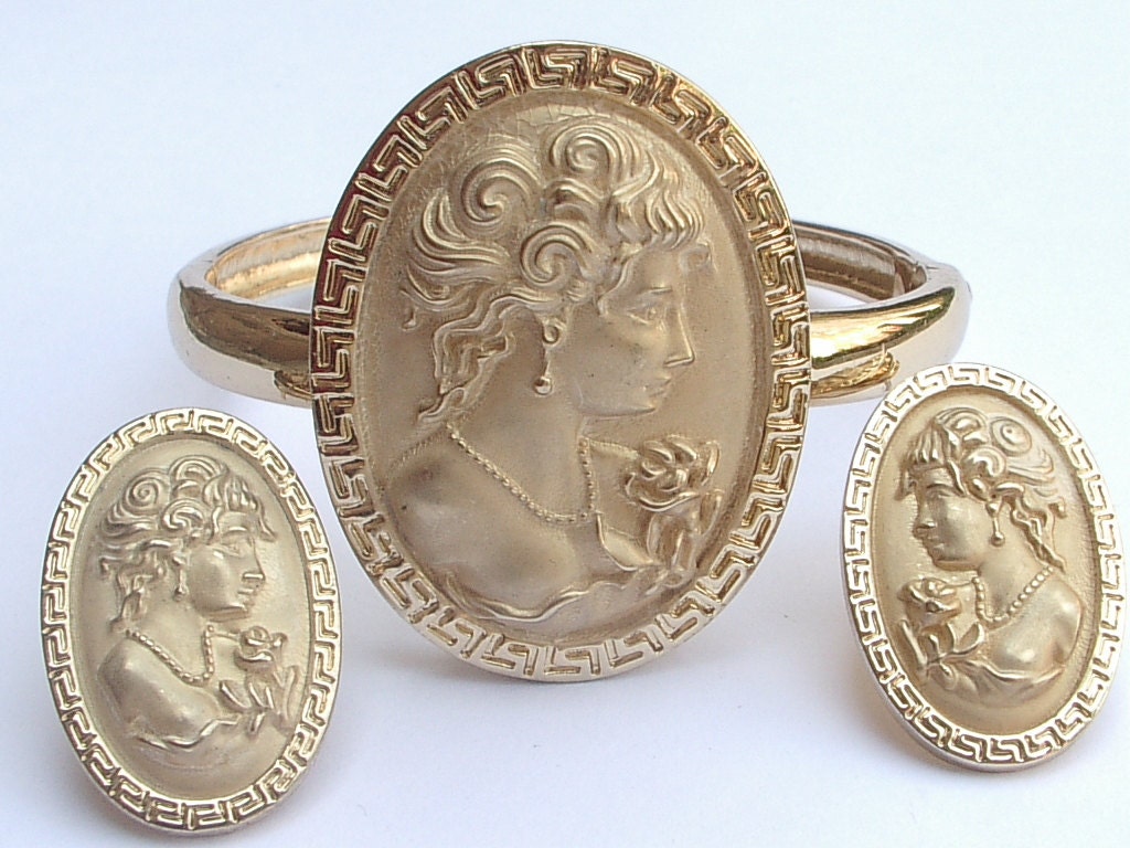 Vintage cameo bracelet earrings set, gold cameo bangle bracelet demi parure, gold cameo stud earrings, wedding jewelry bridesmaid
