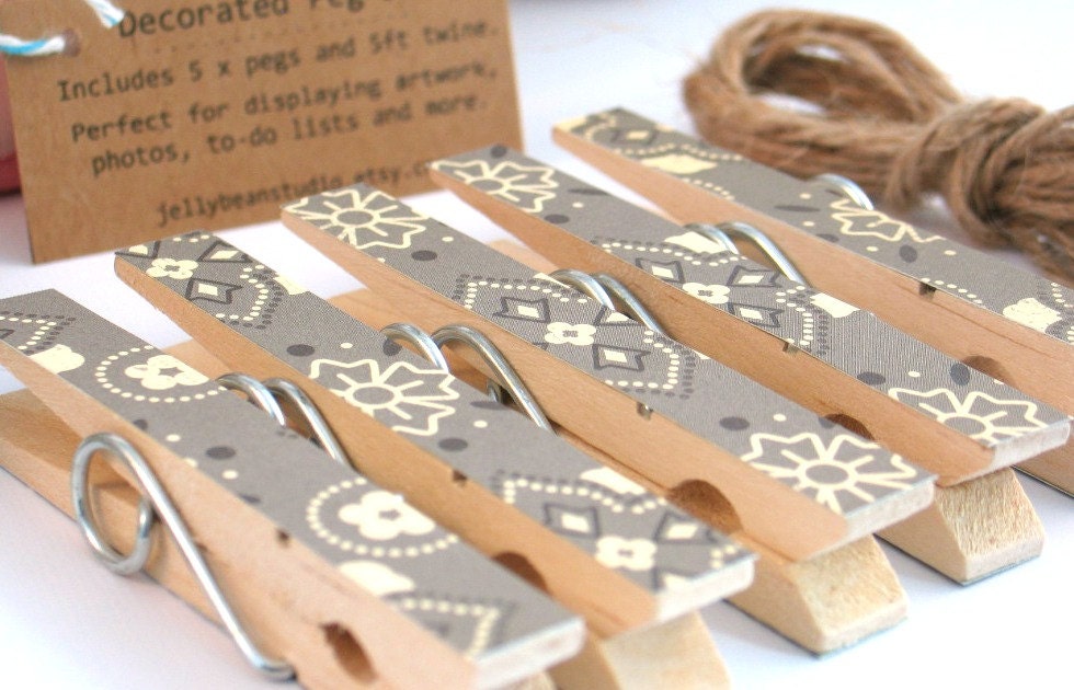 Decorated Peg Set, Art Display Kit, Decorated Clothes Pins, Memo Pegs - SET of 5